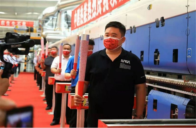 領(lǐng)標(biāo)科技巖板3mm巖板智能生產(chǎn)線成功點(diǎn)火!_2