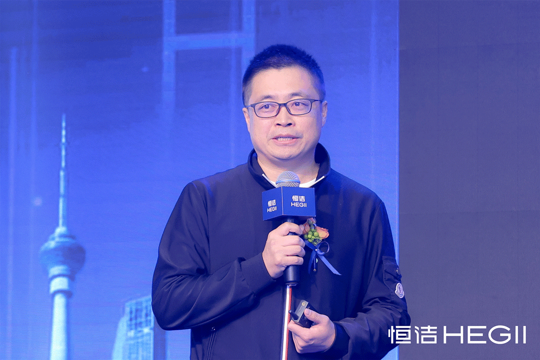 1680492889146024.gif 6、GIF:優(yōu)居張?jiān)洪L(zhǎng)、網(wǎng)易家居胡總演講照.gif