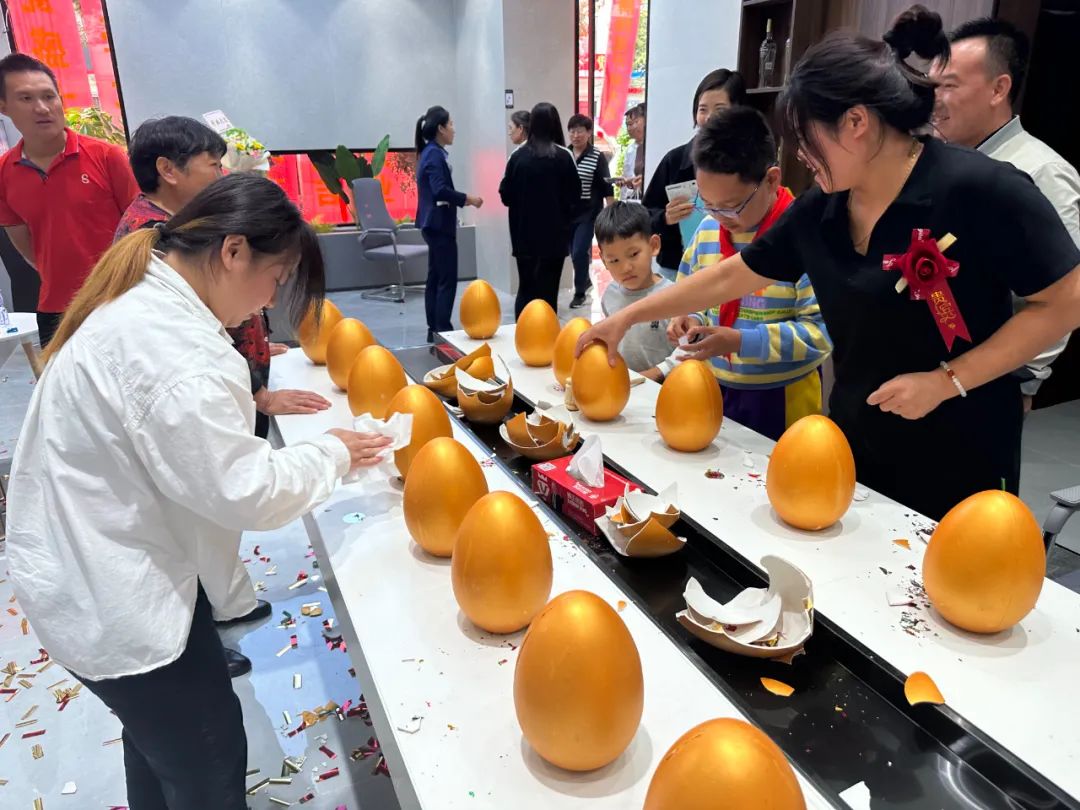 1697179065118547.jpg 獅王瓷磚萬人火花節全國巡回賽棗莊站火爆全城13.jpg