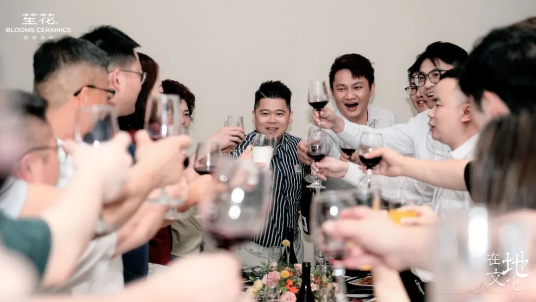 1745059018990028.jpg 0aa6167cca5aaa6d9504ff4ef6a28192.jpg