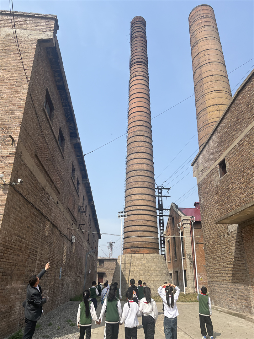 1745138582859587.jpg 盛世長(zhǎng)安小學(xué)赴井陘礦區(qū)古村落藝術(shù)村開(kāi)展美育研學(xué)實(shí)踐活動(dòng)4_旋轉(zhuǎn).jpg